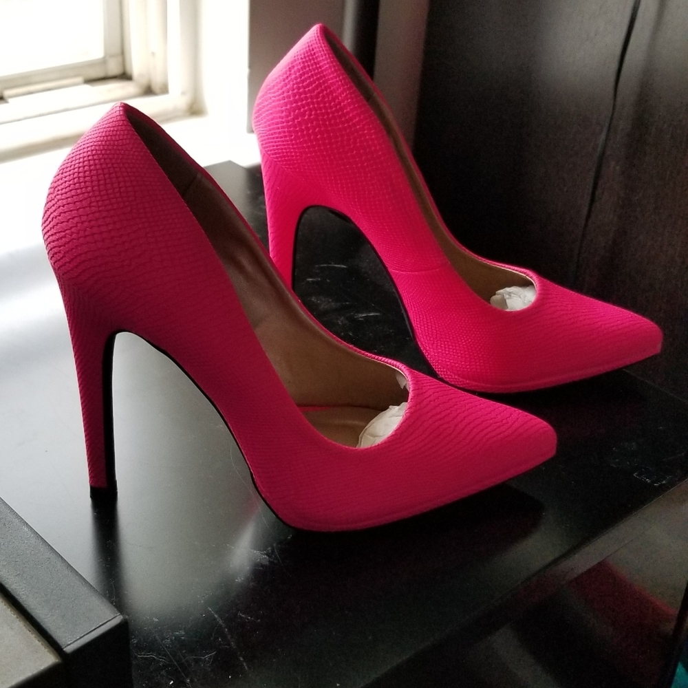 Pink heels - Picture 3 of 8